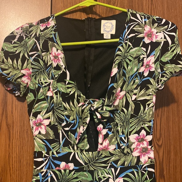 Tie front romper - Picture 2 of 2